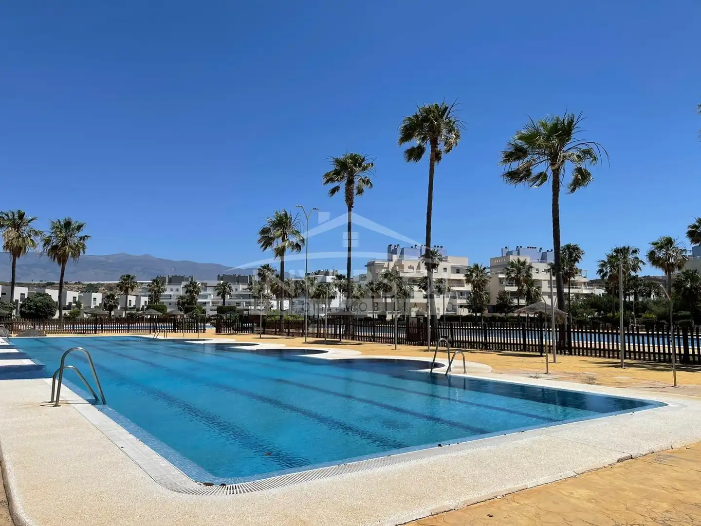 Piscina de Casa adosada en venda en El Ejido amb Jardí privat, Terrassa i Piscina comunitària