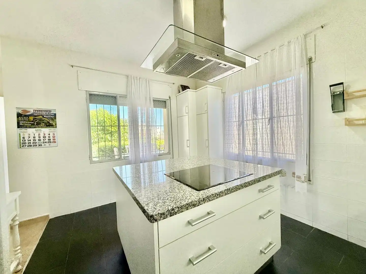 Cuina de Casa o xalet en venda en Orihuela amb Aire condicionat, Jardí privat i Terrassa