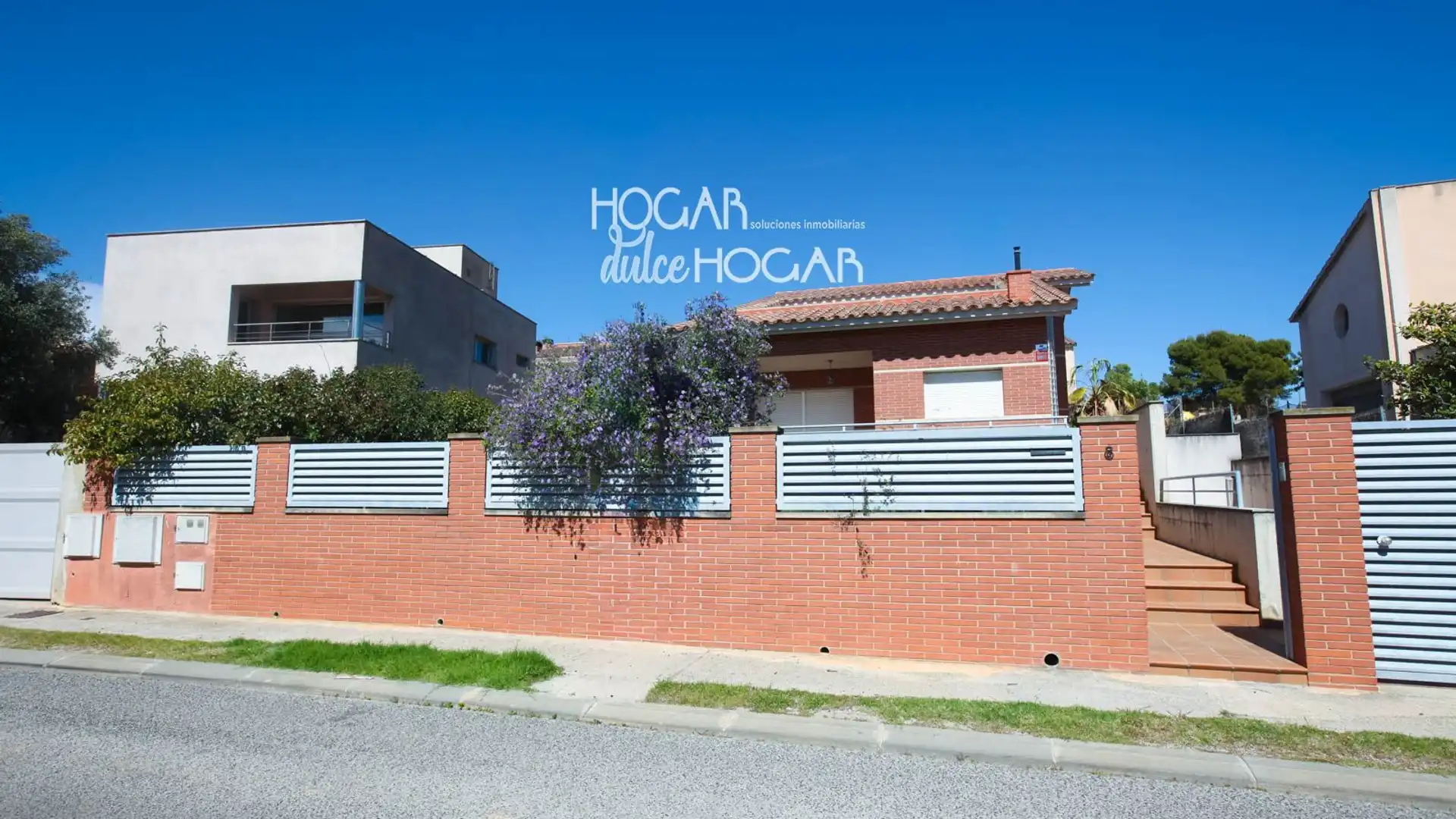 Vista exterior de Casa o xalet en venda en Calafell amb Calefacció, Terrassa i Alarma