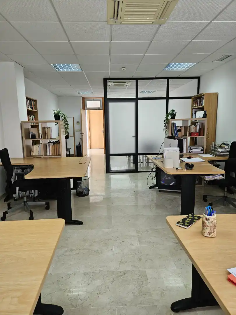 Büro mit Aufzug zur Miete in Avenida República Argentina, imagen 5