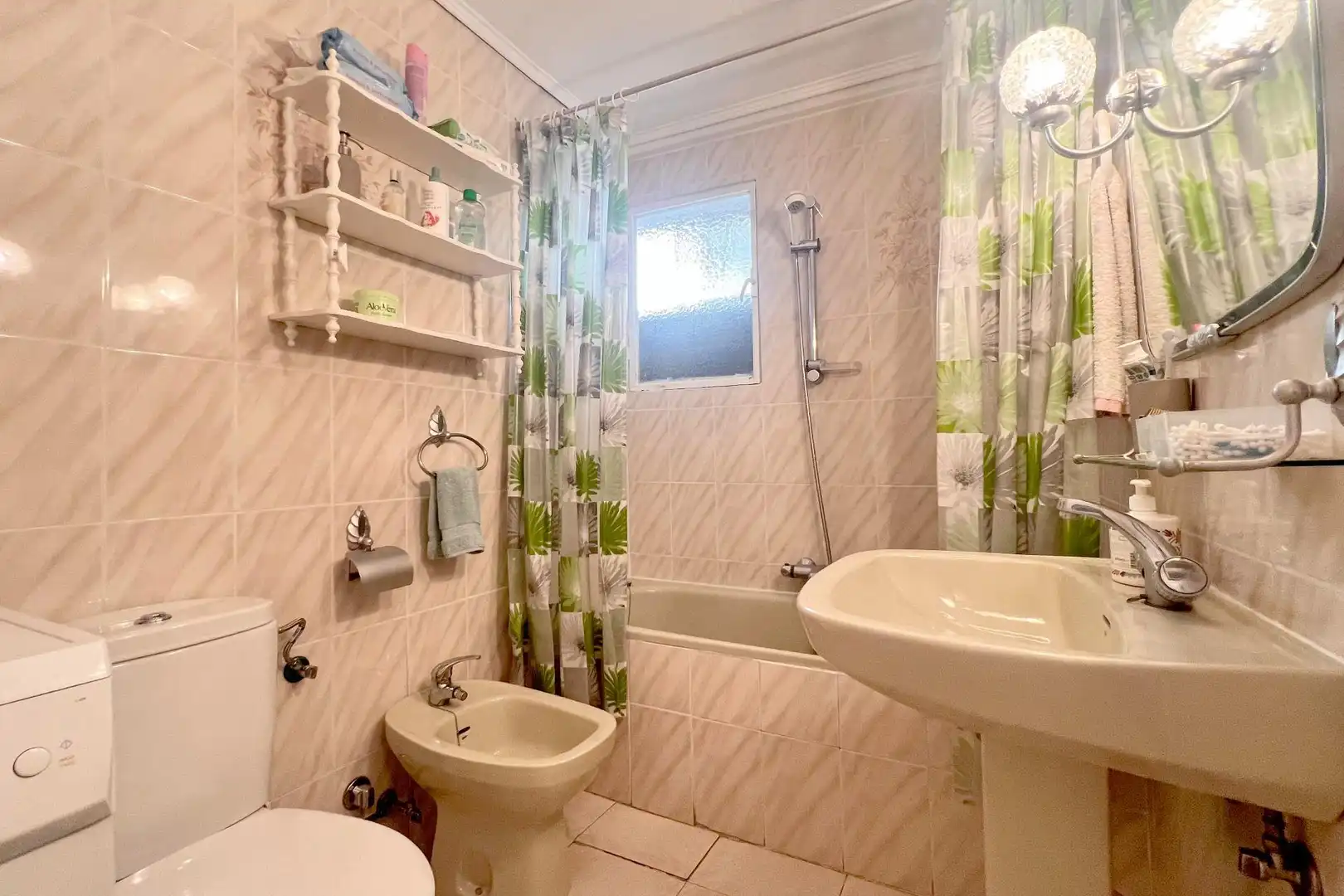 Piso en venta en Calle CIUDAD DE PORCUNA, La Carihuela - Los Nidos
