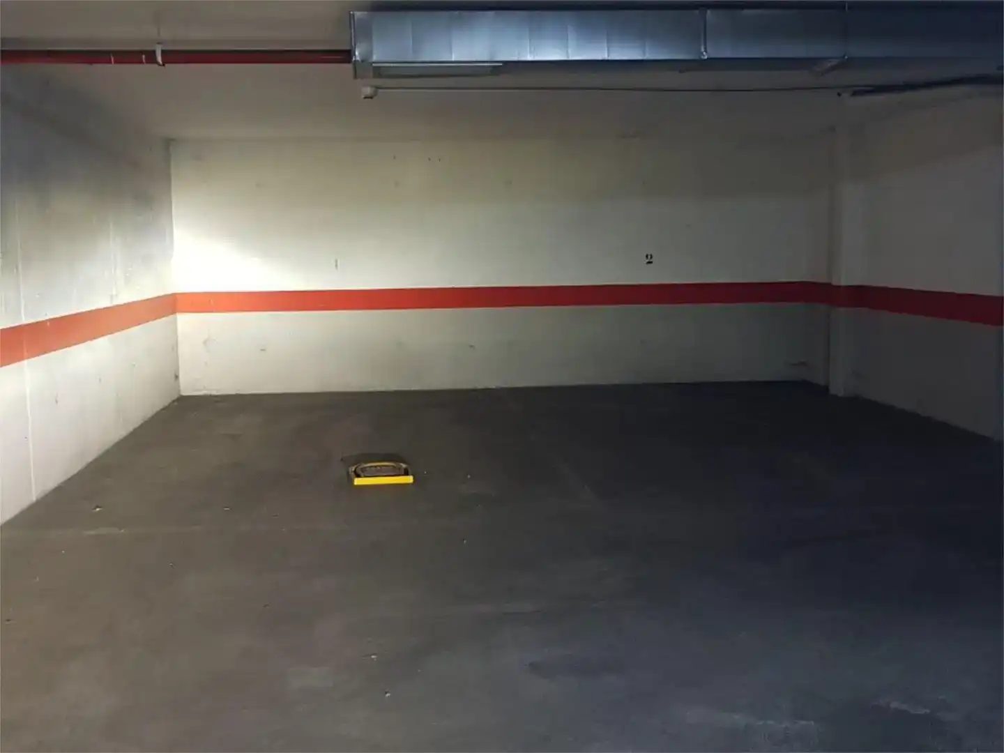 Parkplatz von Wohnung zur Miete in  Madrid Capital mit Klimaanlage, Schwimmbad und Balkon