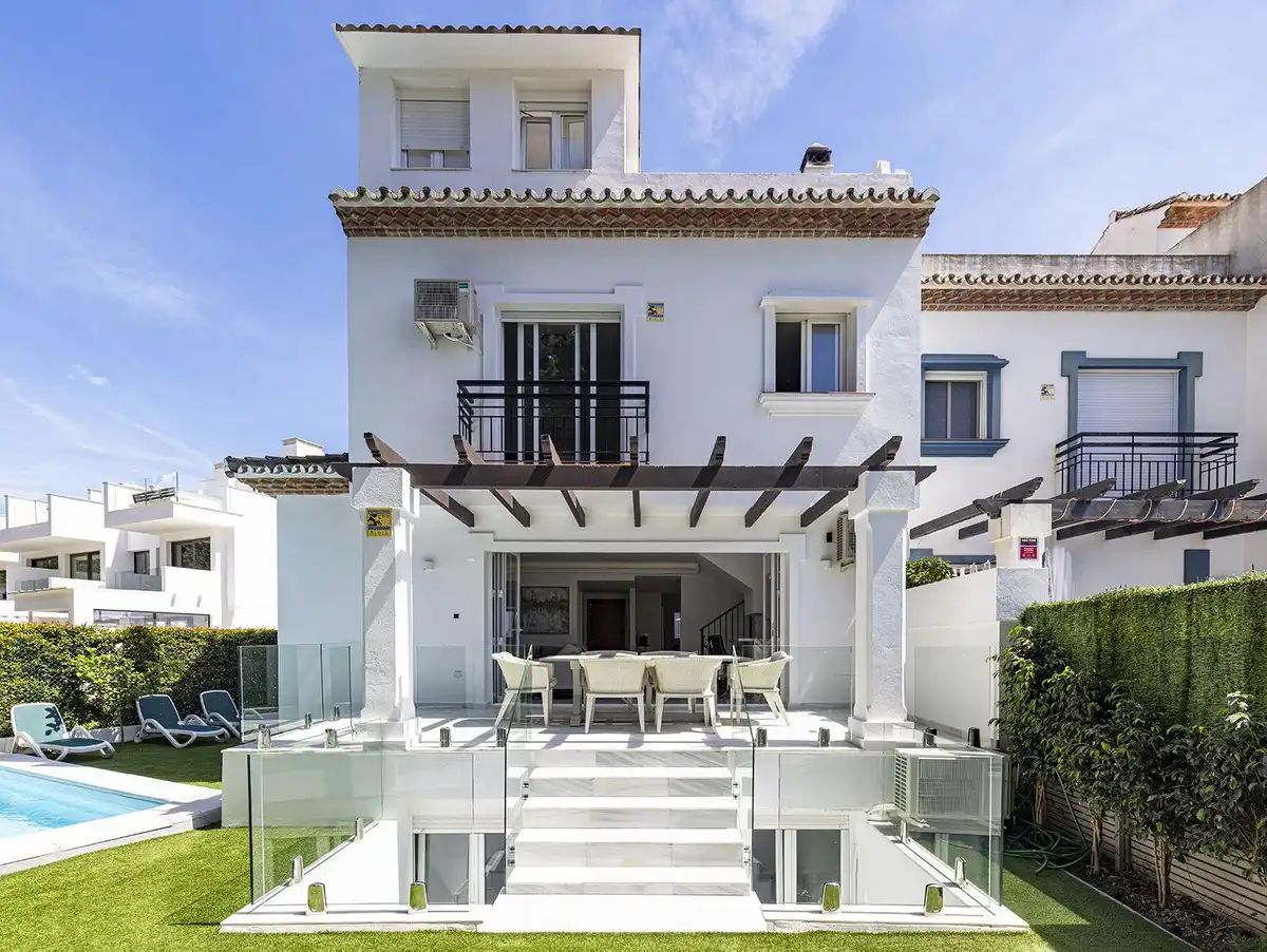 Reihenhaus mit Pool zum Verkauf in Estepona,Centro,Avenida Juan Carlos I, imagen 2