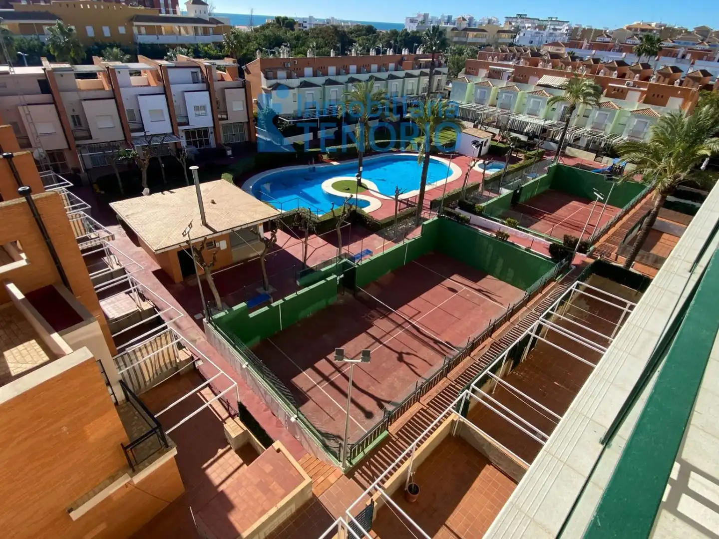 Schwimmbecken von Dachboden zum Verkauf in La Antilla mit Terrasse, Abstellraum und Gemeinschaftspool