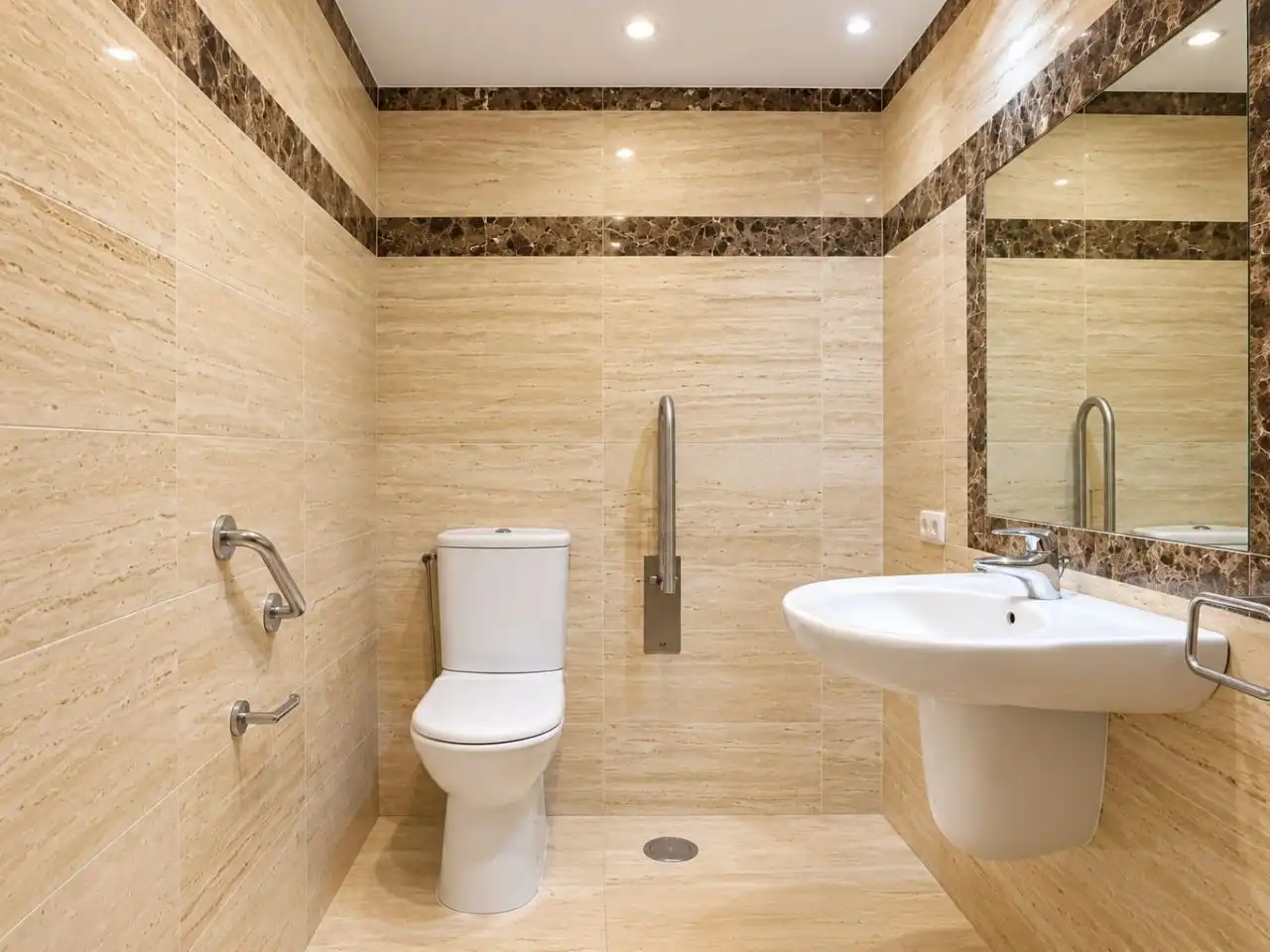 Bathroom of Flat for sale in Marbella Centro