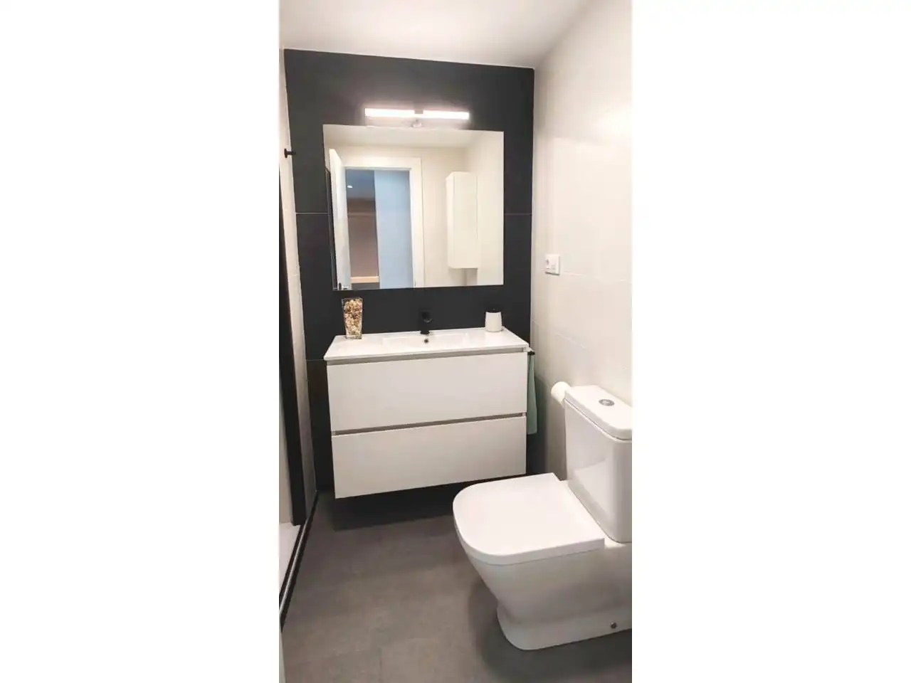 Badezimmer von Wohnung zum Verkauf in Girona mit Klimaanlage, Heizung und Terrasse