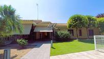Vista exterior de Casa o xalet en venda en Camarena amb Aire condicionat, Calefacció i Jardí privat