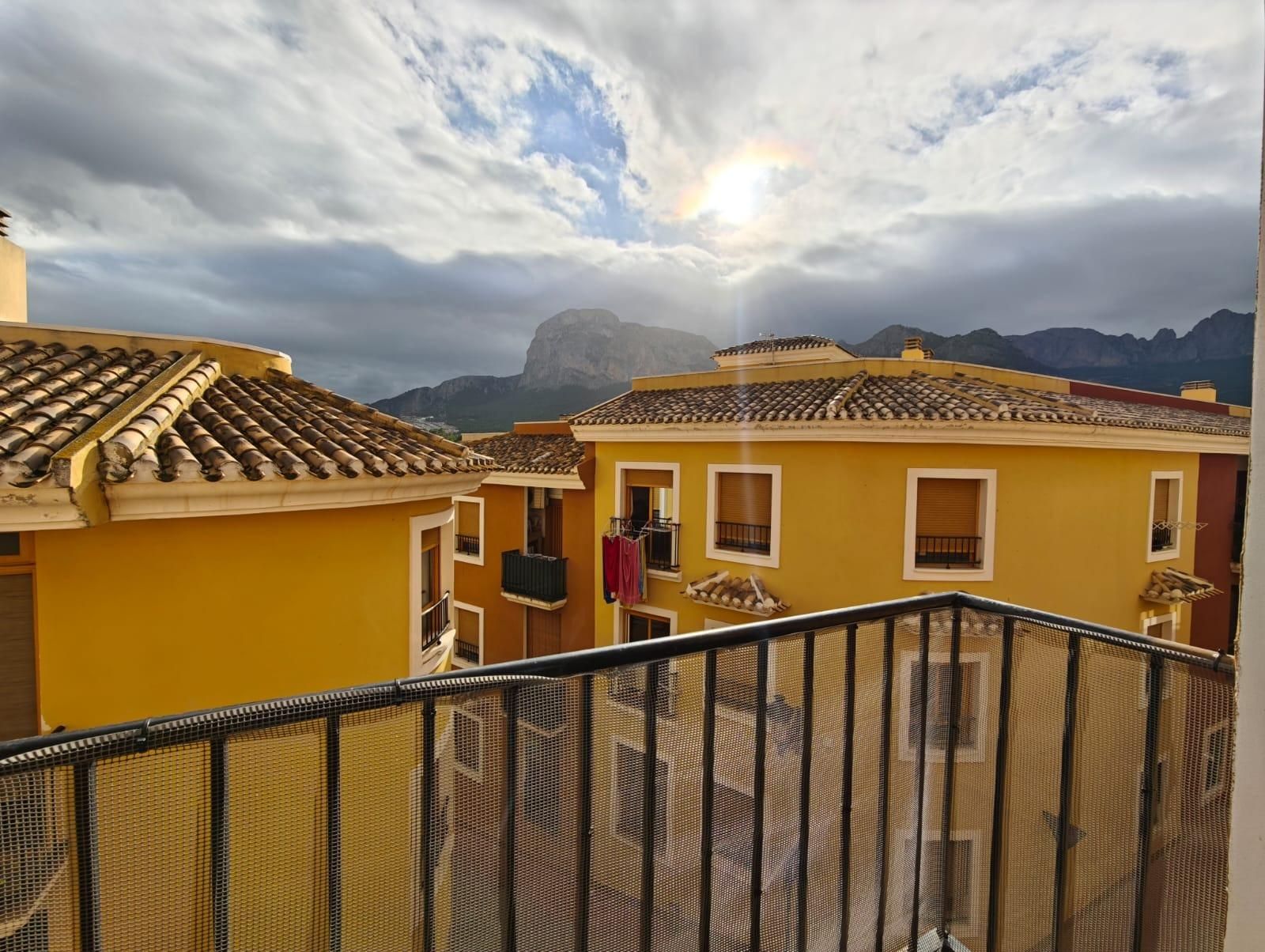 Vista exterior de Apartament en venda en Polop amb Balcó