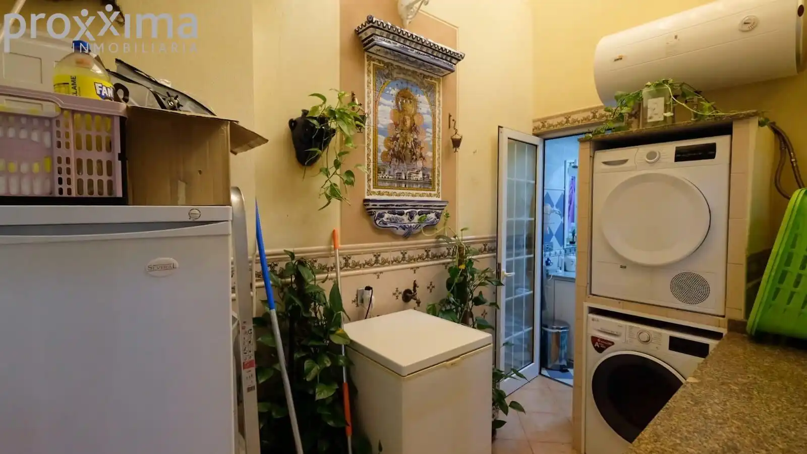 Kitchen of Houses for sale in Sevilla  with Air Conditioner, Terrace and Storage room