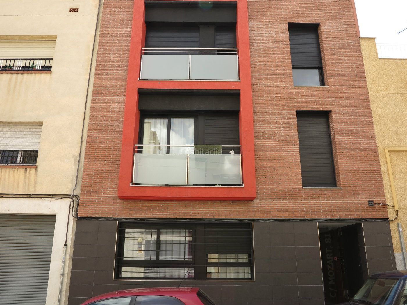 Vista exterior de Pis en venda en Terrassa amb Aire condicionat, Calefacció i Jardí privat