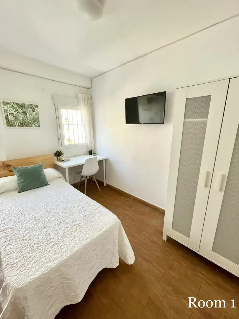 Bedroom of Flat for share in Sevilla  with Furnished, Washing machine and TV