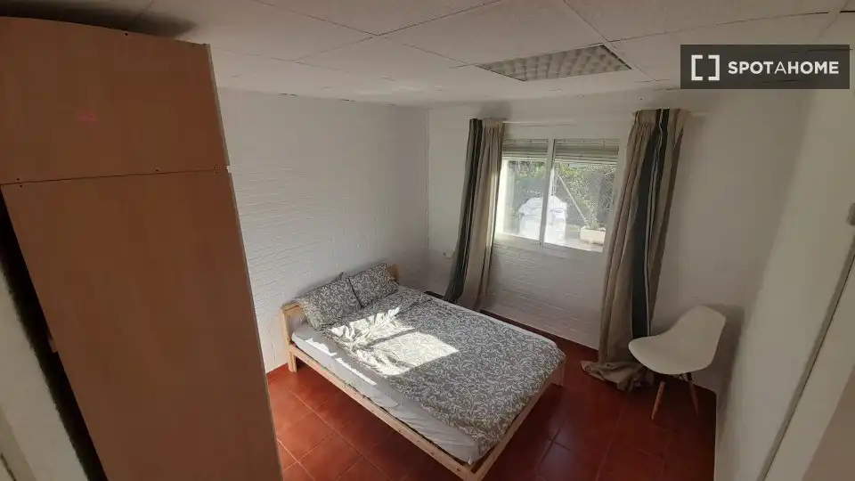 Room in Castellví de Rosanes