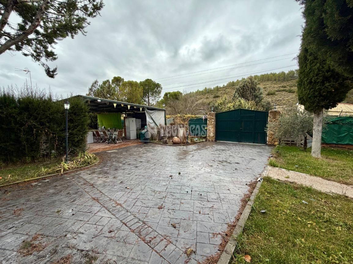 Garden of House or chalet for sale in Almoguera  with Air Conditioner and Parquet flooring