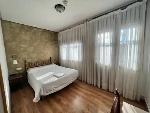Habitación de Edificio en venta en Curtis con Alarma