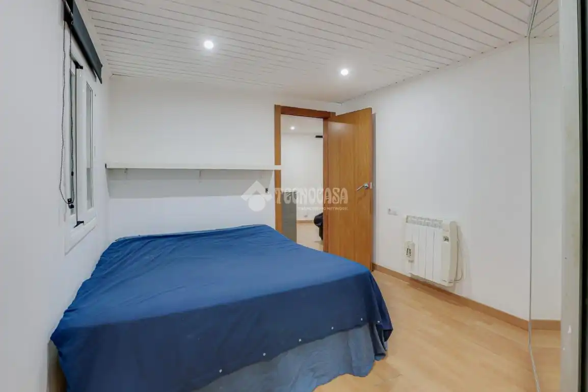 Dormitori de Pis en venda en Terrassa amb Terrassa i Balcó