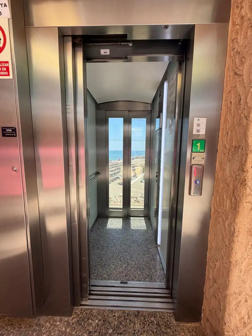 Wohnung zum Verkauf in Torremolinos mit Klimaanlage, Terrasse und Gemeinschaftspool