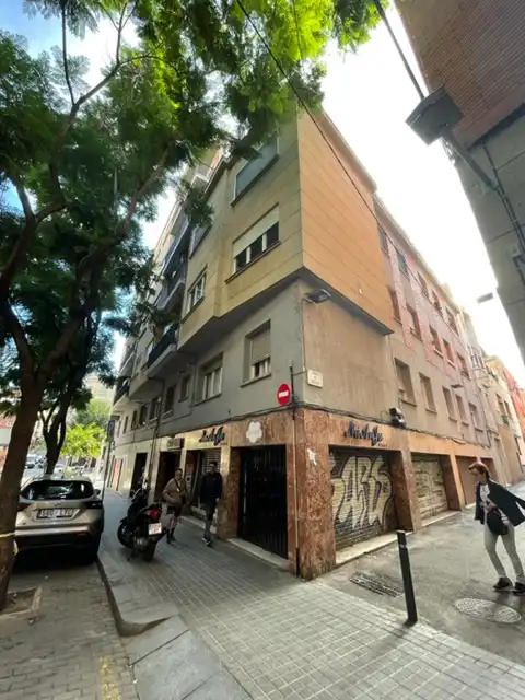 Außenansicht von Geschaftsraum zur Miete in Barcelona mit Klimaanlage