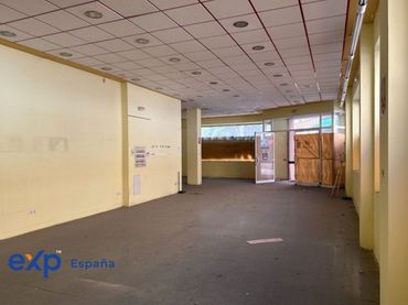 Local comercial en venda a Calle Julio Burell 67
