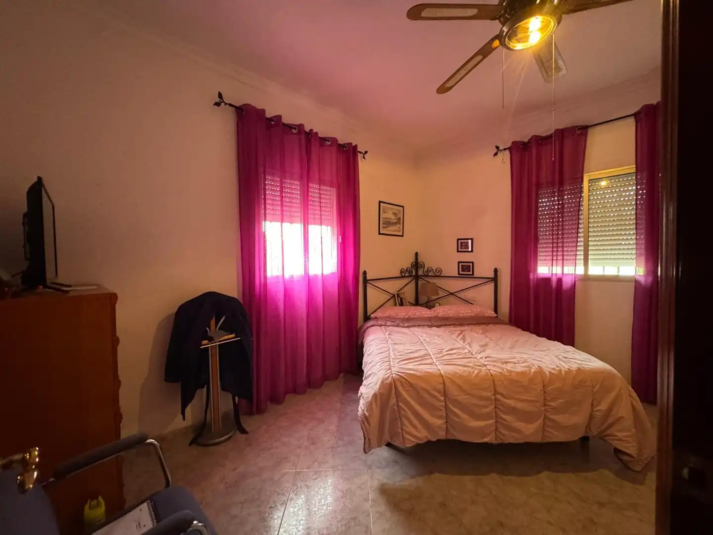 Habitación de Casa o chalet en venta en Carmona con Terraza, Trastero y Piscina
