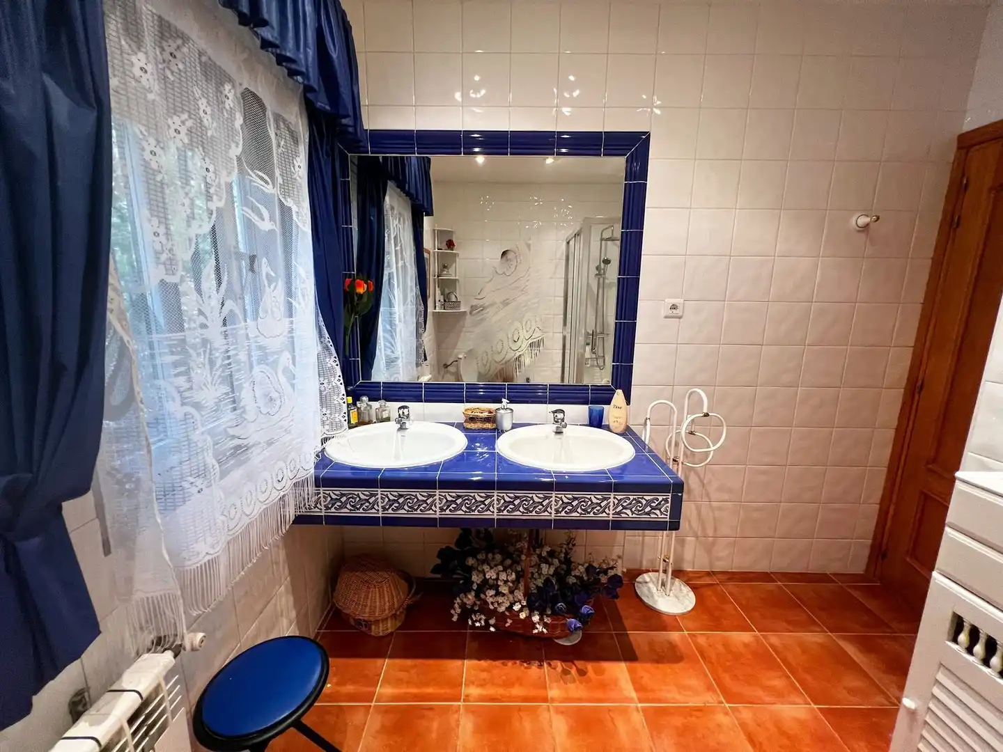 Bany de Casa o xalet en venda en La Cabrera amb Jardí privat, Terrassa i Traster
