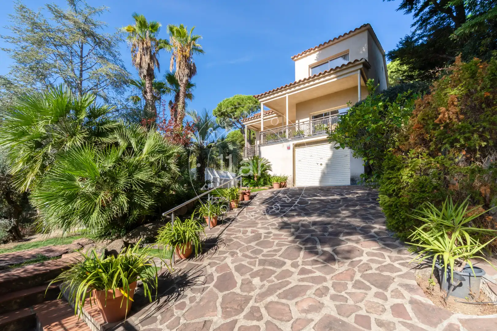 House with terrace for sale in Carrer de Santiago Rusiñol