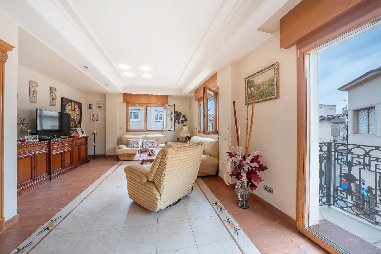 Wohnzimmer von Einfamilien-Reihenhaus zum Verkauf in Novelda mit Heizung, Terrasse und Balkon