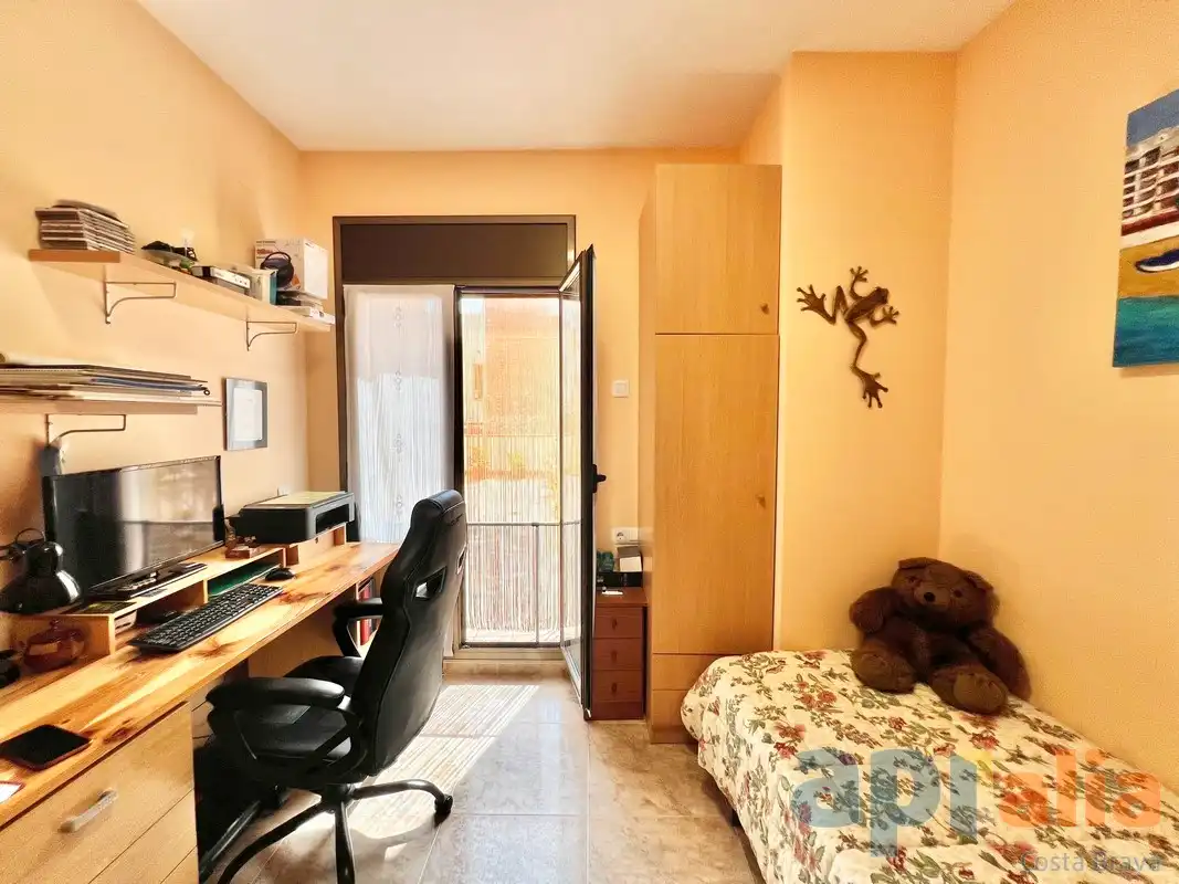 Schlafzimmer von Einfamilien-Reihenhaus zum Verkauf in Palamós mit Klimaanlage, Heizung und Terrasse