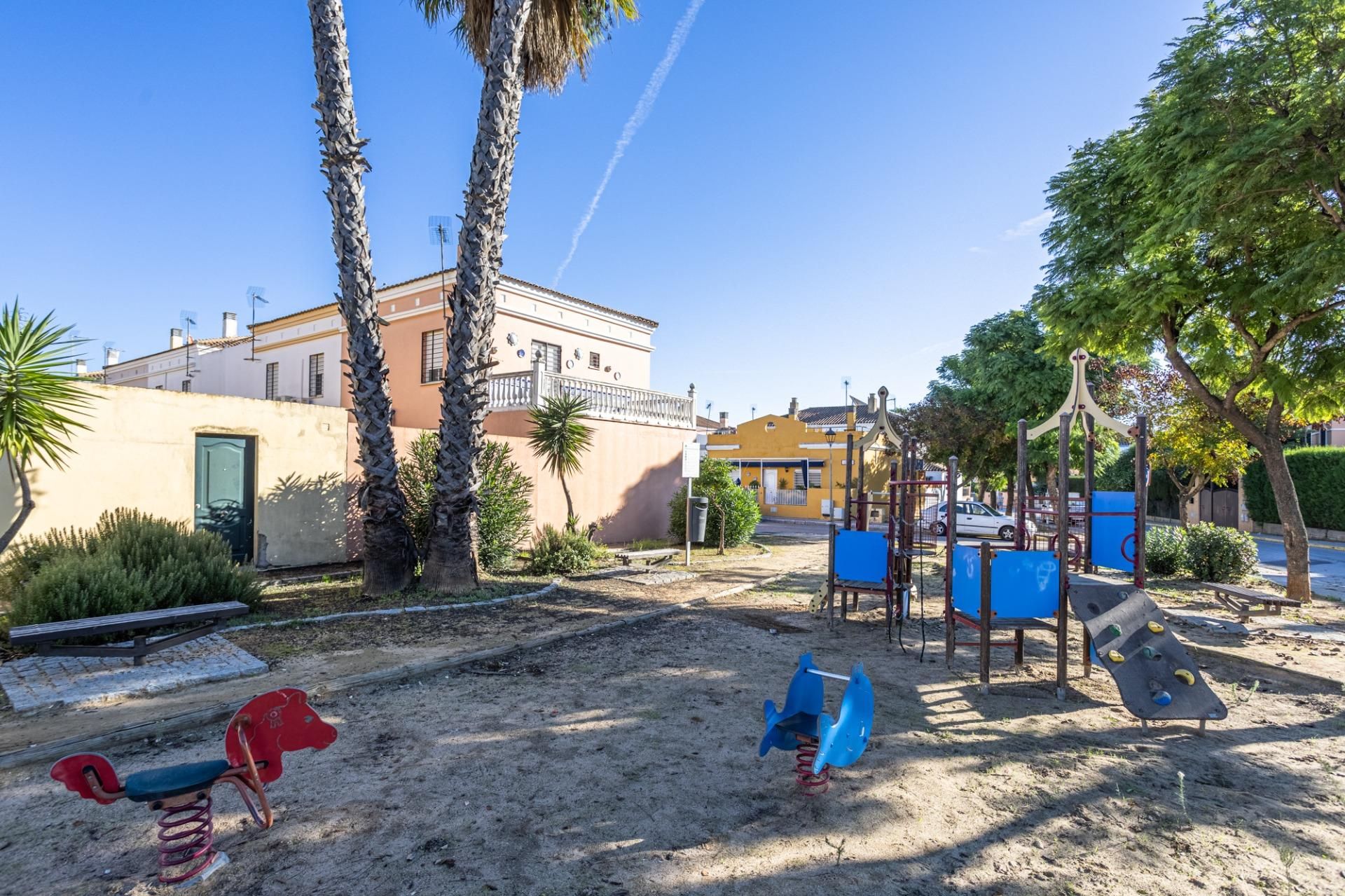Vista exterior de Casa o xalet en venda en Espartinas amb Aire condicionat i Balcó