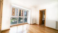 Bedroom of Flat for sale in  Madrid Capital  with Air Conditioner and Swimming Pool