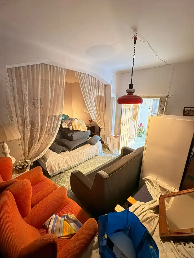 Sala d'estar de Finca rústica en venda en Muñopedro amb Jardí privat, Traster i Moblat
