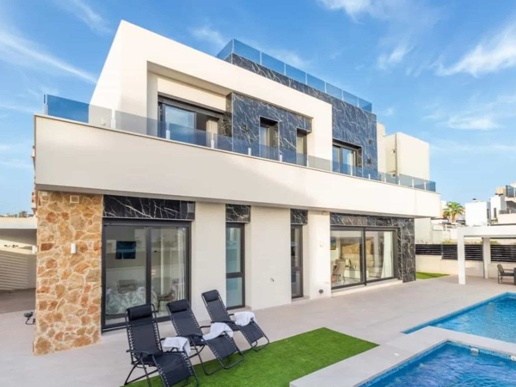 Exterior view of House or chalet for sale in Torrevieja  with Air Conditioner, Heating and Swimming Pool