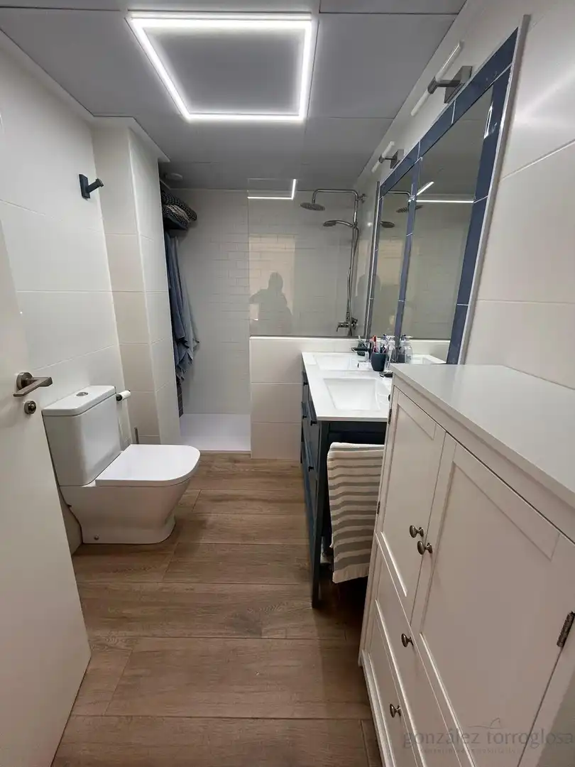 Bathroom of Flat for sale in Águilas  with Air Conditioner, Furnished and Balcony