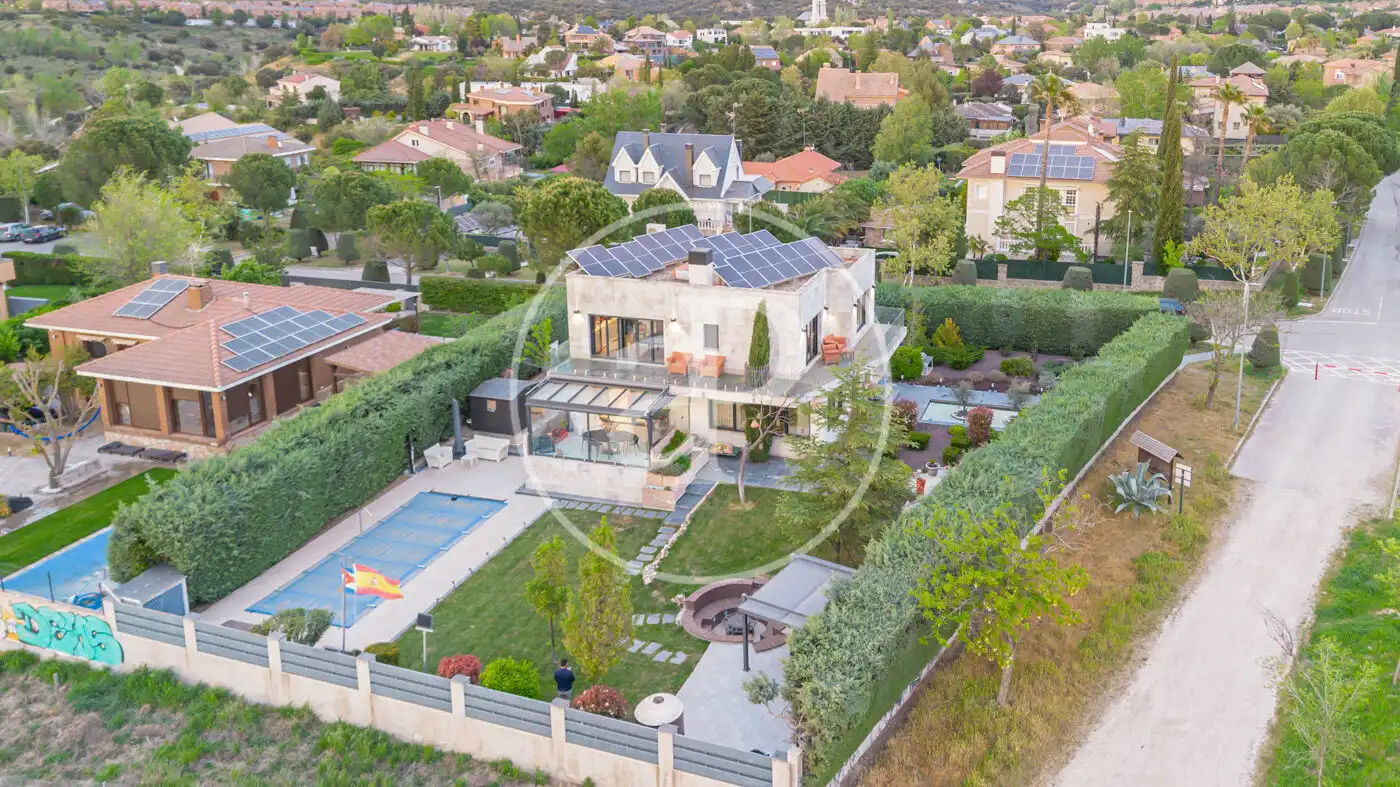 Jardí de Casa o xalet en venda en Las Rozas de Madrid amb Aire condicionat, Calefacció i Jardí privat