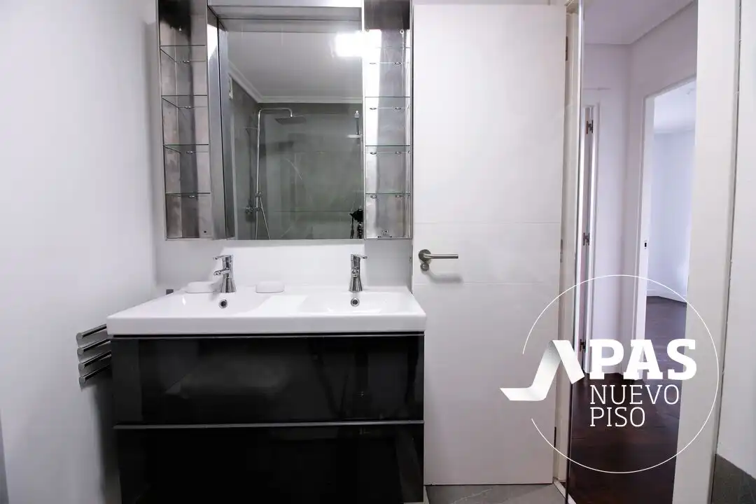 Baño de Piso en venta en Santander con Aire acondicionado, Calefacción y Jardín privado