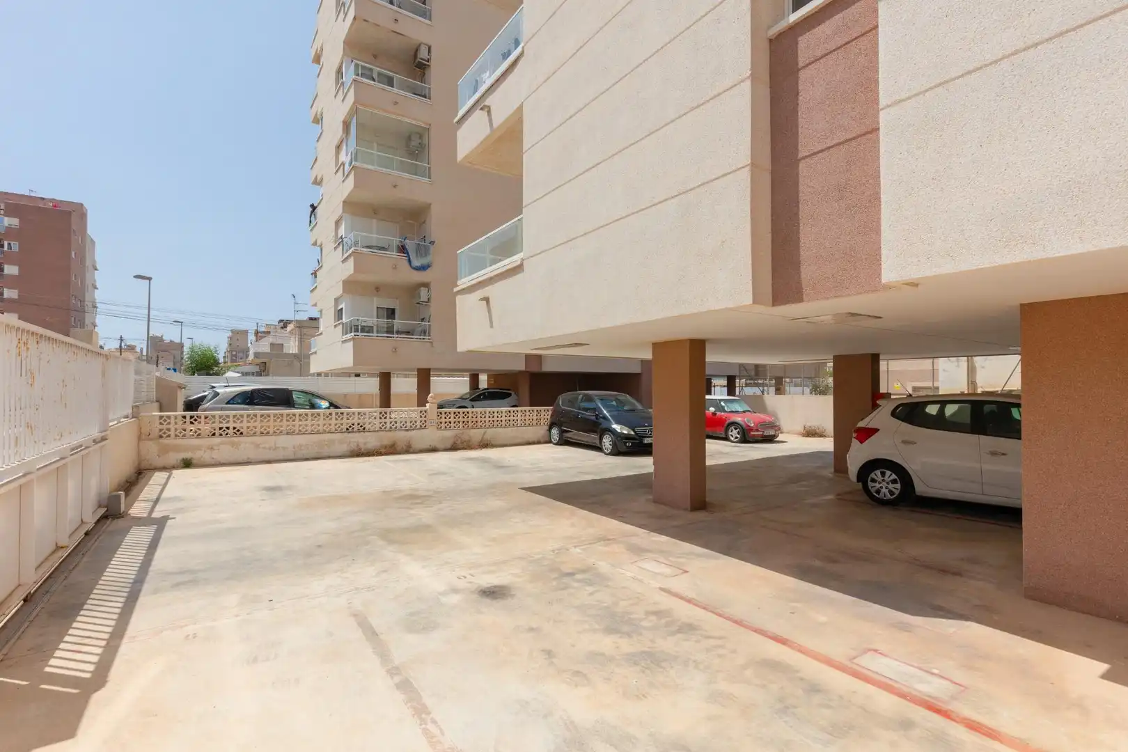 Parking de Apartamento en venta en Torrevieja con Piscina, Amueblado y Microondas