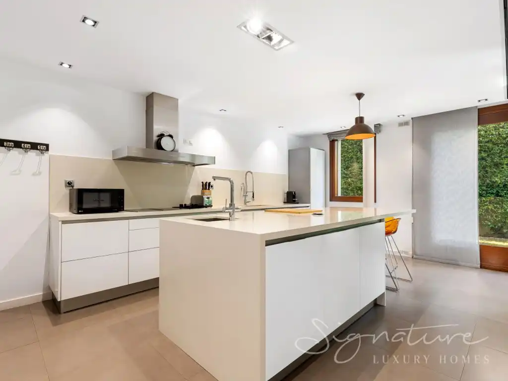 Cocina de Casa o chalet en venta en Sant Cugat del Vallès con Aire acondicionado, Jardín privado y Terraza