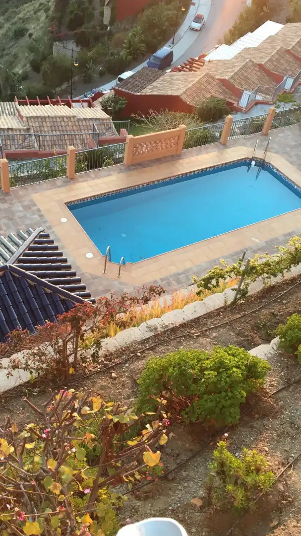 Piscina de Casa adosada en venda en Torrox amb Aire condicionat, Calefacció i Jardí privat