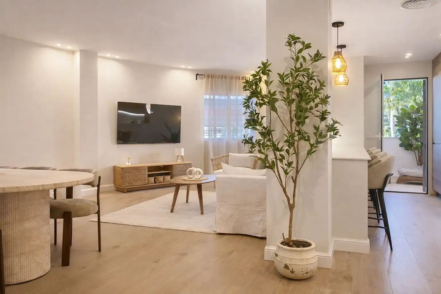 Sala de estar de Planta baja en venta en Estepona con Aire acondicionado, Terraza y Piscina