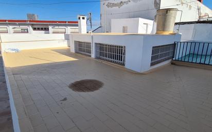 Vista exterior de Casa adosada en venda en Chiclana de la Frontera amb Calefacció, Terrassa i Traster