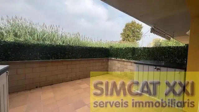 Terrasse von Wohnung zum Verkauf in Sant Pere Pescador mit Klimaanlage, Terrasse und Gemeinschaftspool