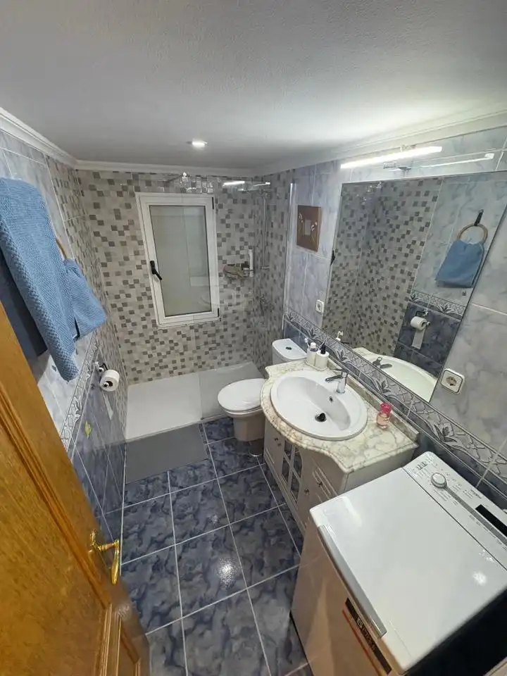 Baño de Planta baja de alquiler en Gijón  con Calefacción, Terraza y Amueblado
