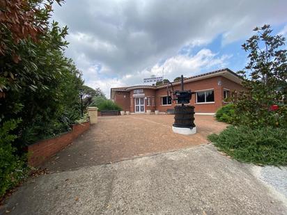 Exterior view of Country house for sale in Cerdanyola del Vallès  with Air Conditioner, Terrace and Storage room