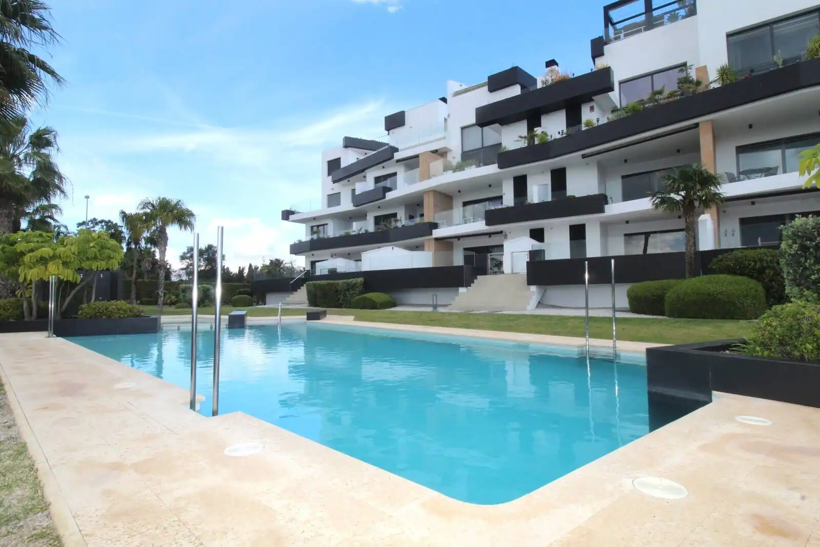 Vista exterior de Apartament en venda en Orihuela amb Aire condicionat, Terrassa i Traster