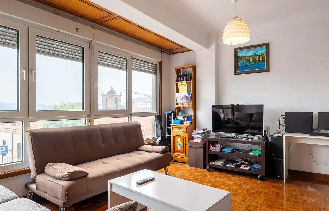 Wohnzimmer von Wohnung zum Verkauf in A Coruña Capital  mit Parkett, Möbliert und Ofen