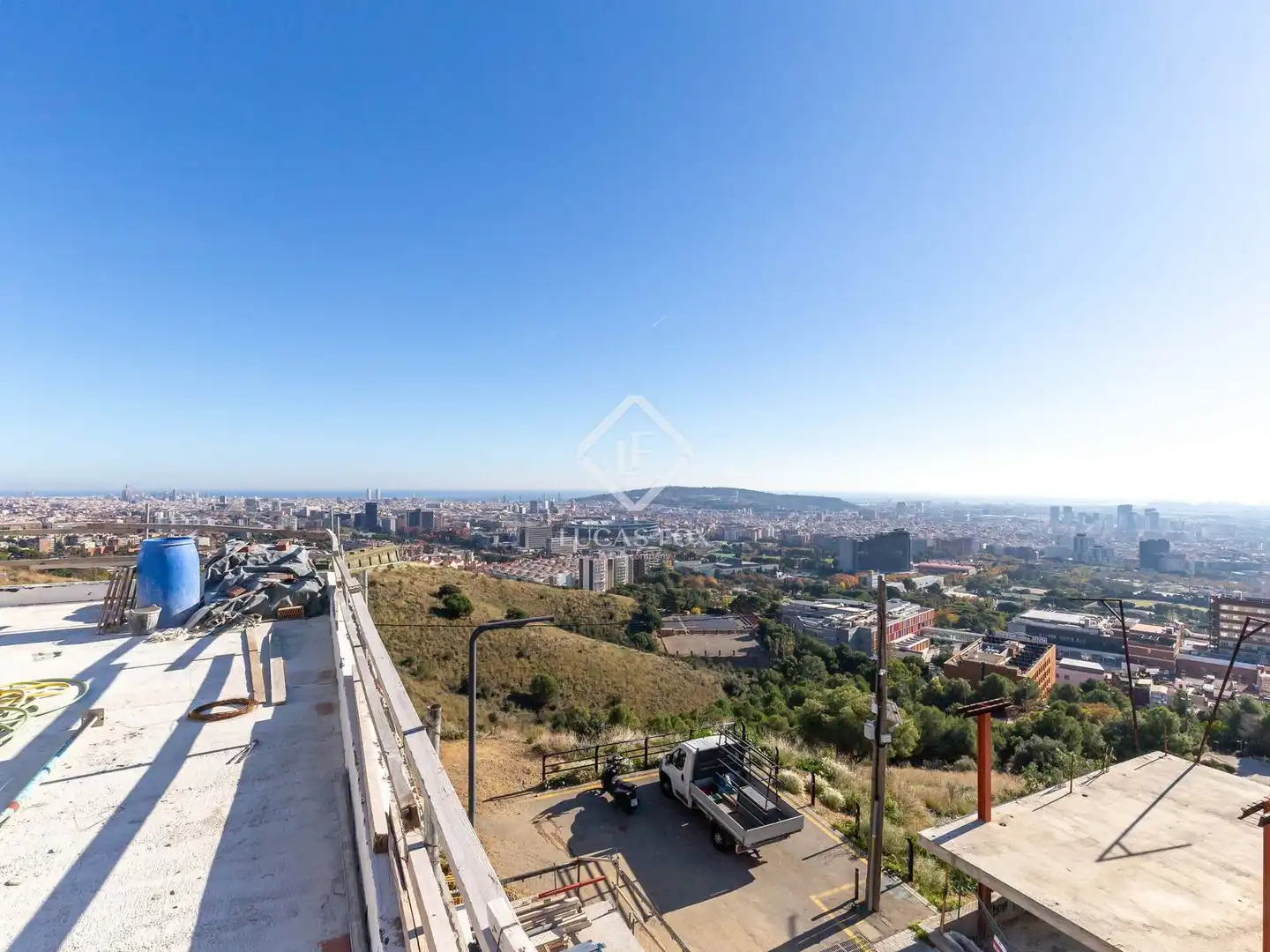Vista exterior de Casa o xalet en venda en Esplugues de Llobregat amb Aire condicionat, Calefacció i Parquet