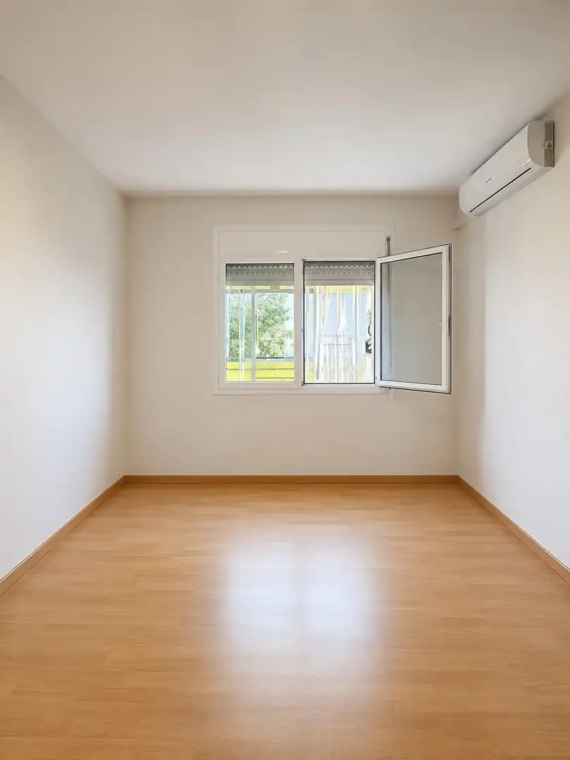 Habitación de Ático en venta en Santa Coloma de Gramenet con Balcón