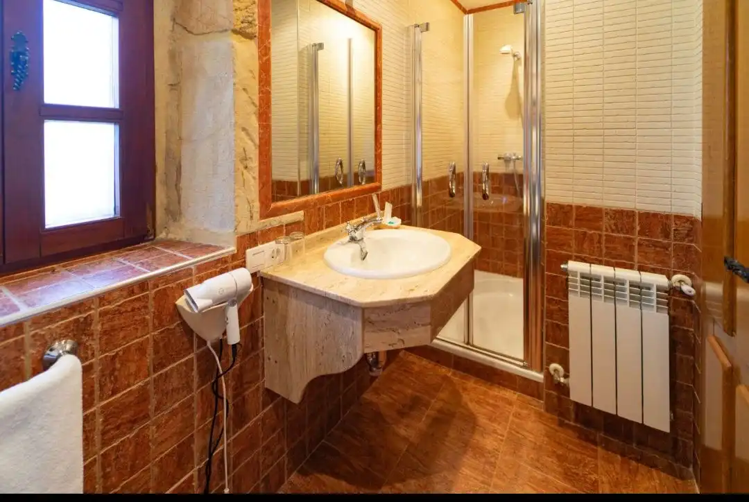 Badezimmer von Country house zum Verkauf in Santiurde de Toranzo