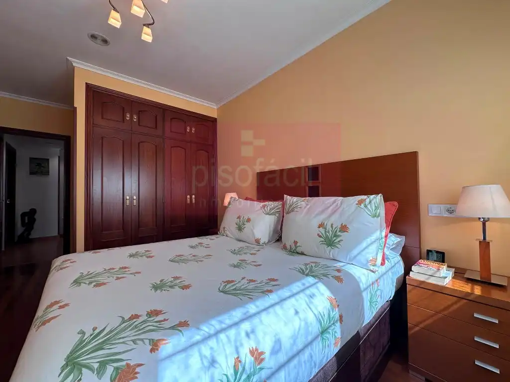 Bedroom of Flat for sale in Lugo