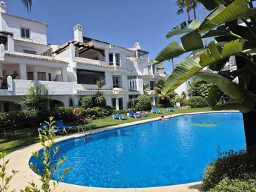 Piano terra con piscina in affitto a Nueva Andalucía