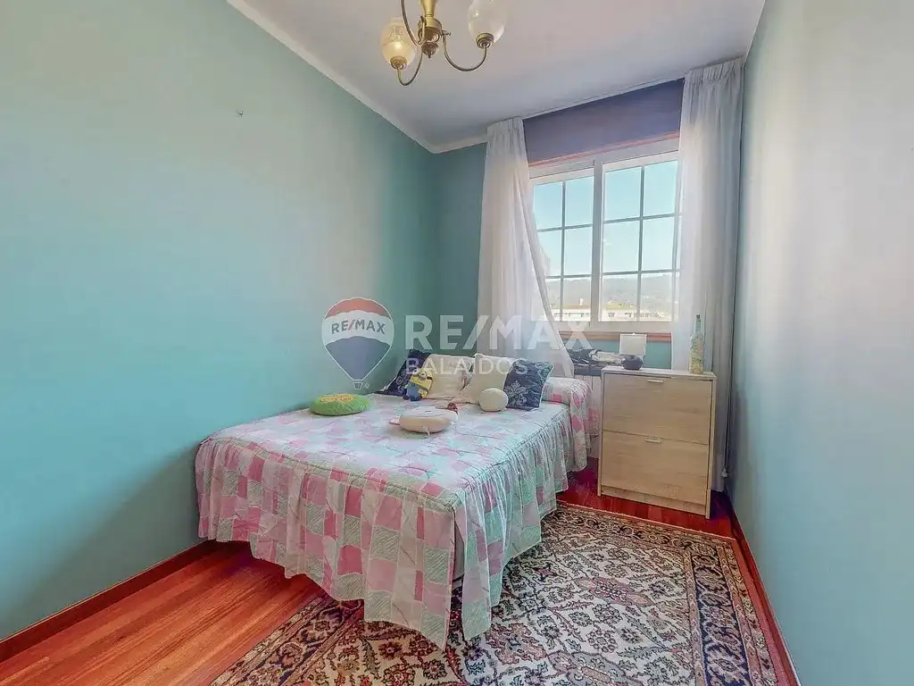 Habitación de Casa o chalet en venta en Cangas  con Calefacción, Jardín privado y Parquet